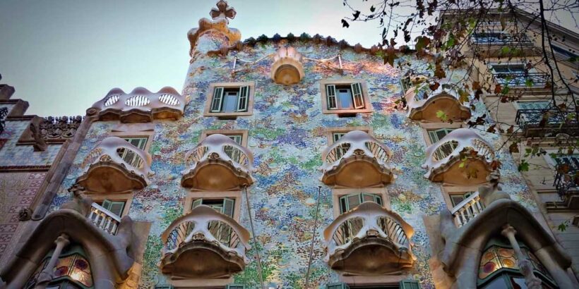 ekskursija-po-mestam-antonio-gaudi-foto-01