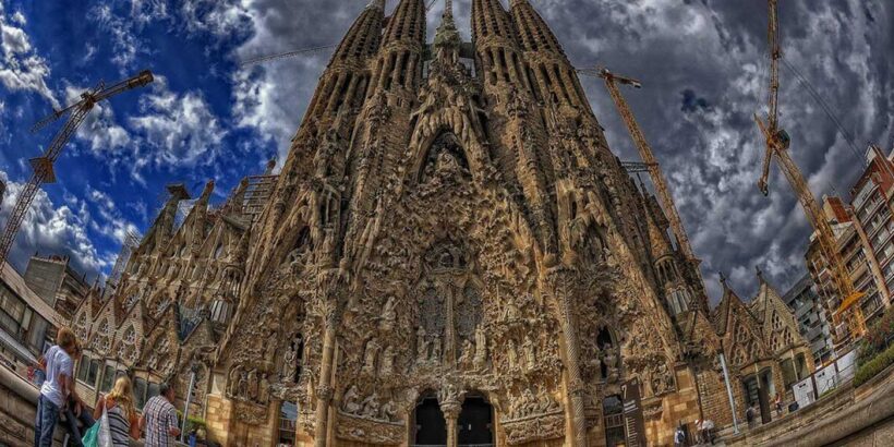 ekskursija-po-mestam-antonio-gaudi-foto-05